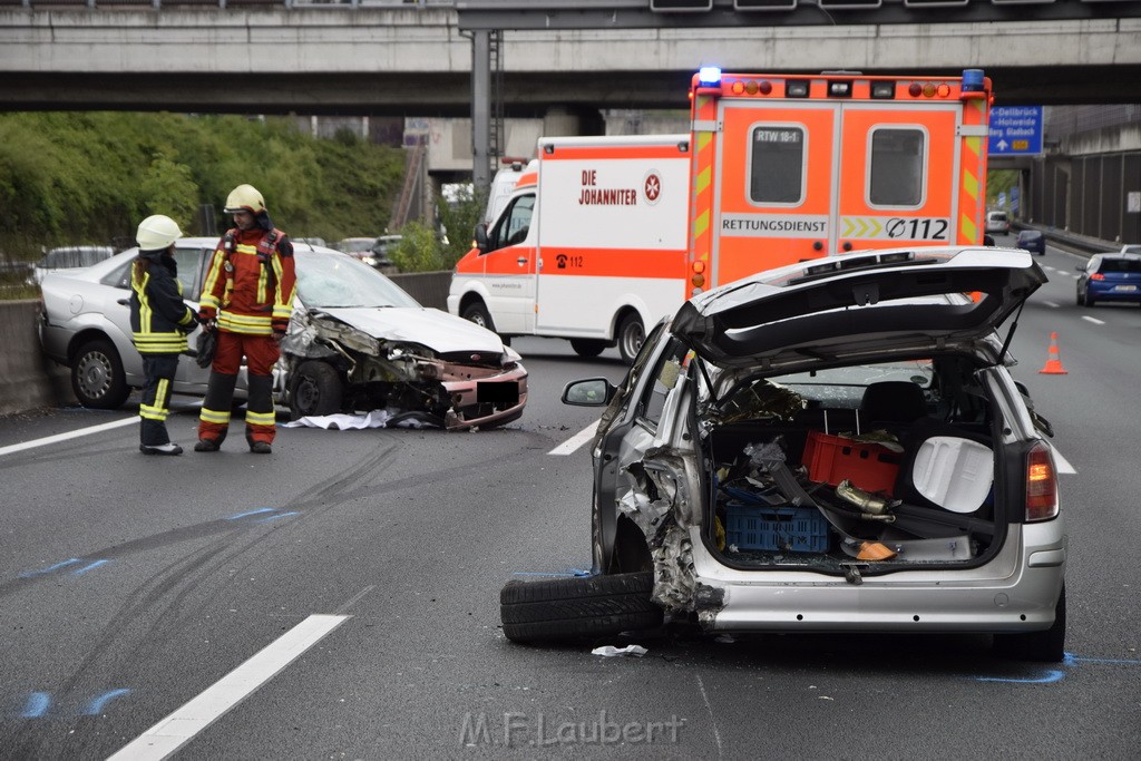 VU Auffahrunfall A 3 Rich Oberhausen kurz vor AS Koeln Dellbrueck P164.JPG - Miklos Laubert